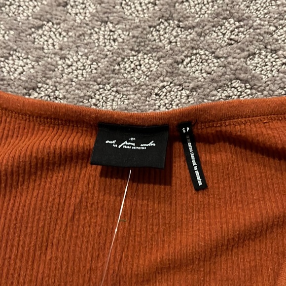 NWT urban outfitters long sleep crop top - Picture 3 of 4